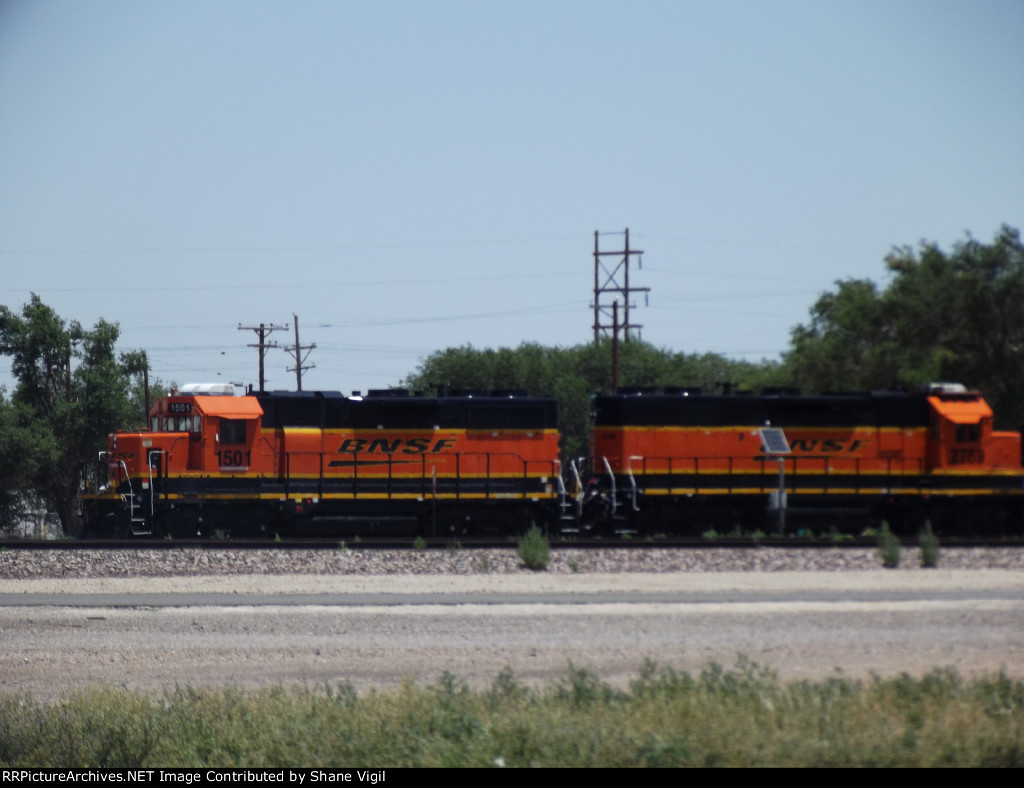 Another shot of BNSF 1501 and 2789